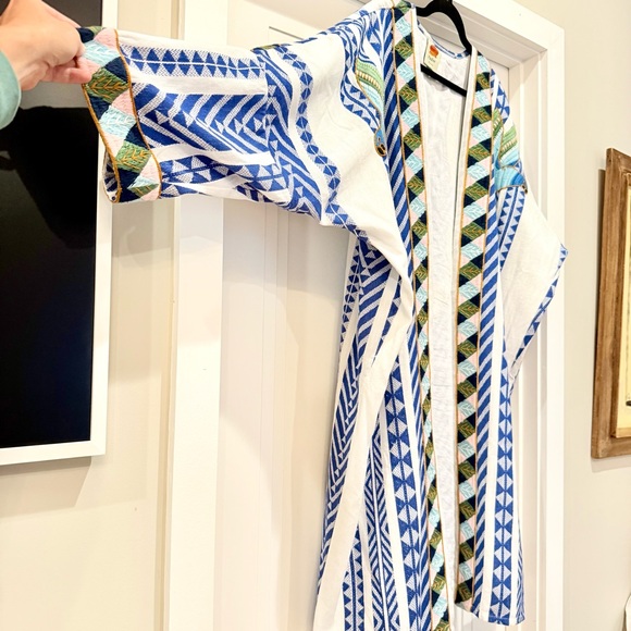 FARM Rio Blue and White Geometric Coverup - Picture 8 of 10